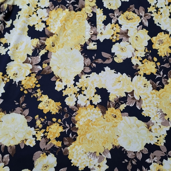 Women's Three-quarter Sleeve Floral Top - Picture 5 of 7